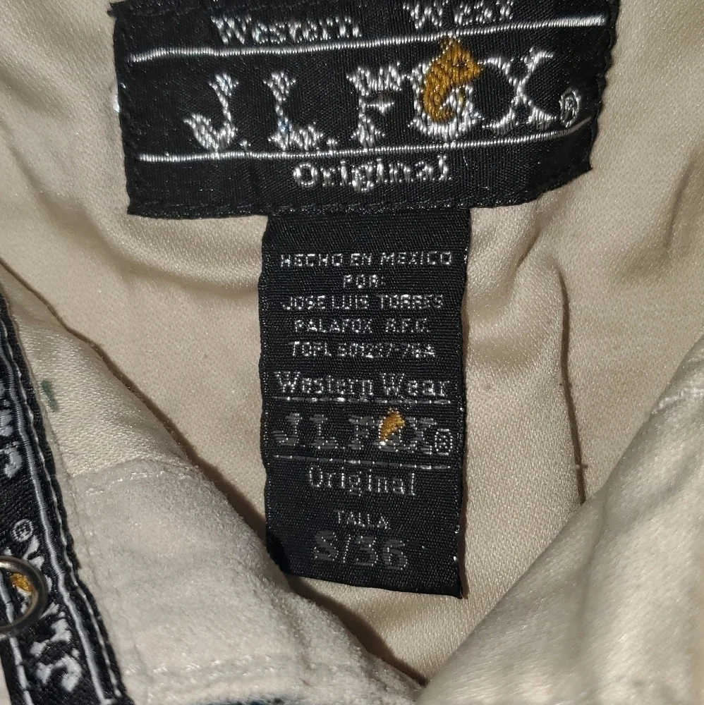 Western Rodeo Cowgirl Button-Down Long-Sleeve Shirt - Small - Picture 8 of 11